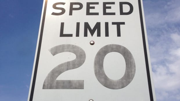 speed limit 20 mph sign