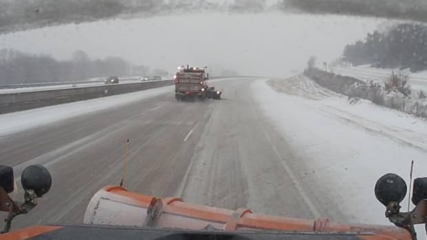 MnDot snow plow cam I-35 12-10-21