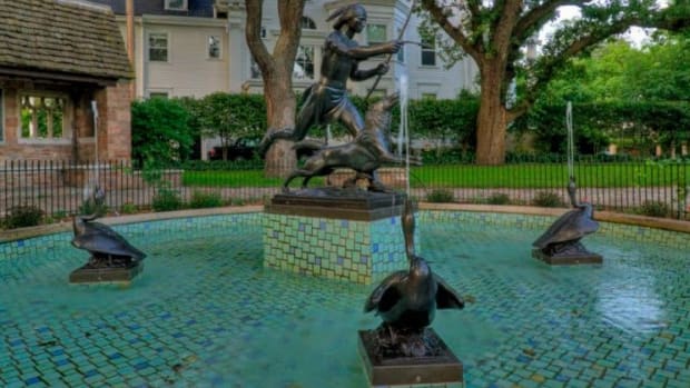 cochran park fountain goose statue sppd