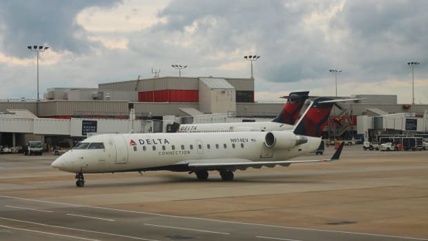 Delta CRJ 200