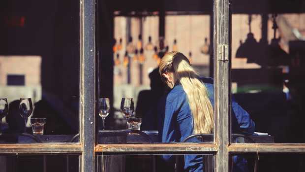 Pixabay - server, waiter, restaurant