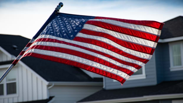 Pexels - AMerican flag homes