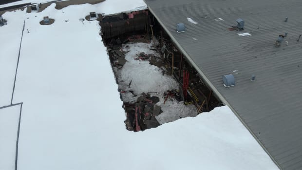 Metrodome's roof collapses after heavy snow hits Minneapolis