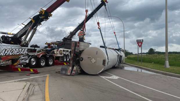 Semi tanker crash Blue Earth County