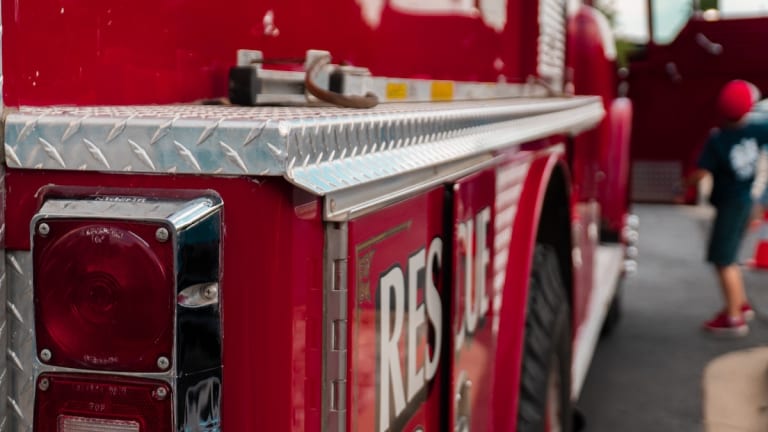 Suspect in garage arson flees scene, crashes into fire truck
