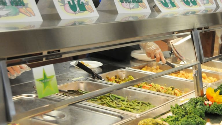 Minnesota to offer free school meals to 90,000 extra students