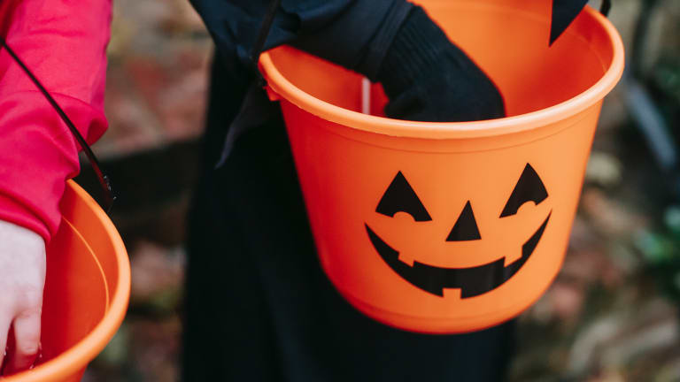 Here are the Mayo Clinic's tips for staying safe while trick-or-treating