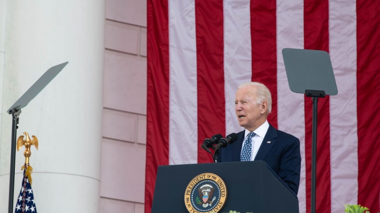 Biden lays out wintertime plan to double down on vaccinations, increase at-home test access