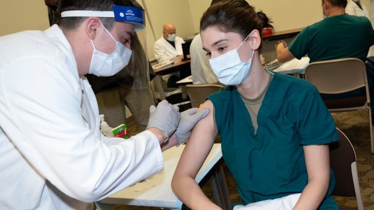 Deadline quickly approaching for Mayo Clinic employees to get COVID vaccine