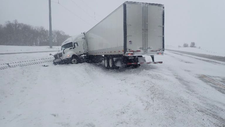Crashes, spinouts piling up as snow blankets southern half of Minnesota