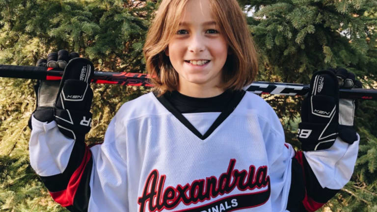 Hockey community shows support for 10-year-old MN boy with cancer