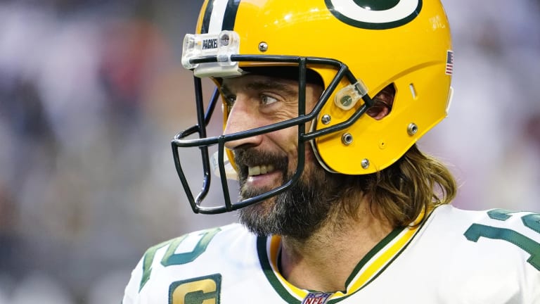 Reports: Aaron Rodgers is staying with the Packers