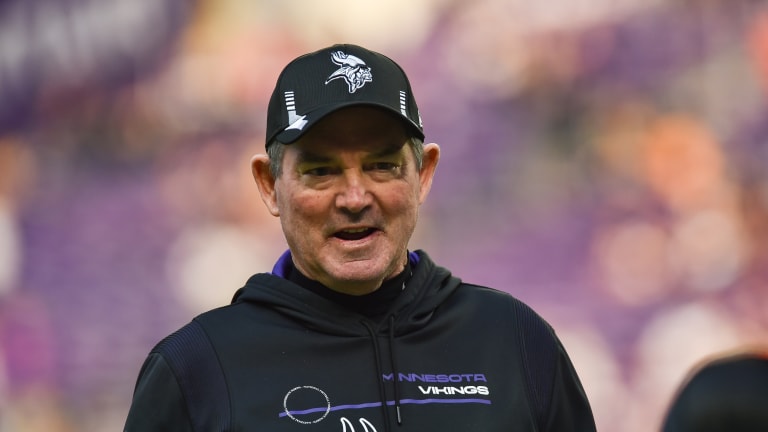 Mike Zimmer texts his daughter what he's doing to pass time