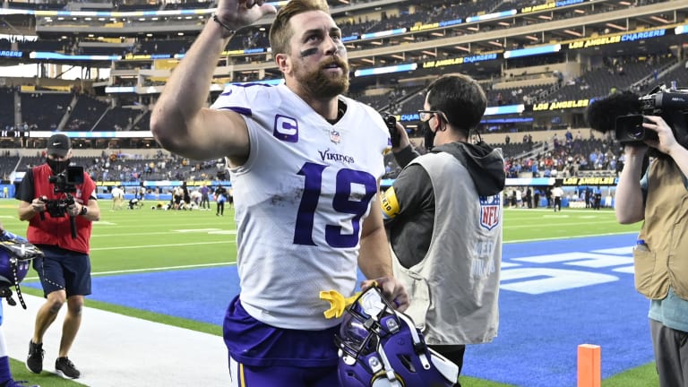 Adam Thielen restructures contract to stay with Vikings