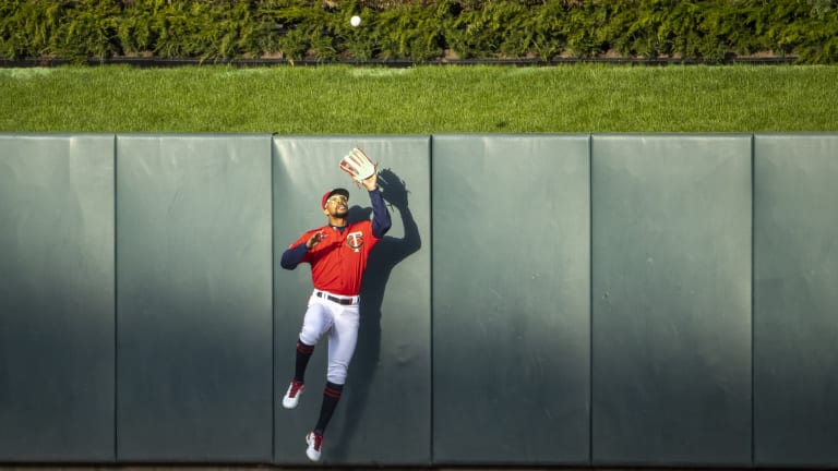 Watch: Byron Buxton crashes into wall to make catch at spring training