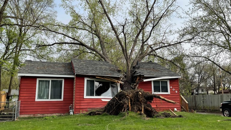 Storm fells tree in Coon Rapids, splitting house in two