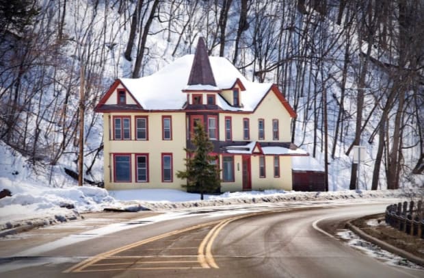 This Victorian home could be yours for free – provided you can move it -  Bring Me The News