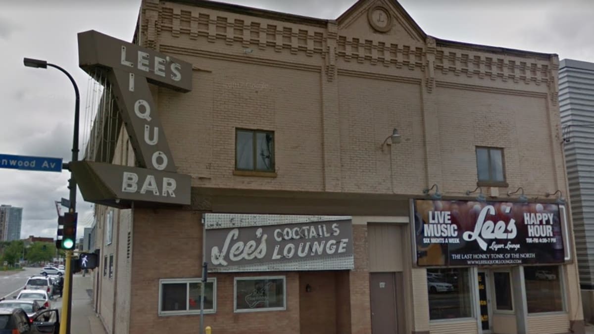Drinkers' dismay as Lee's Liquor Lounge announces it'll close - Bring Me  The News