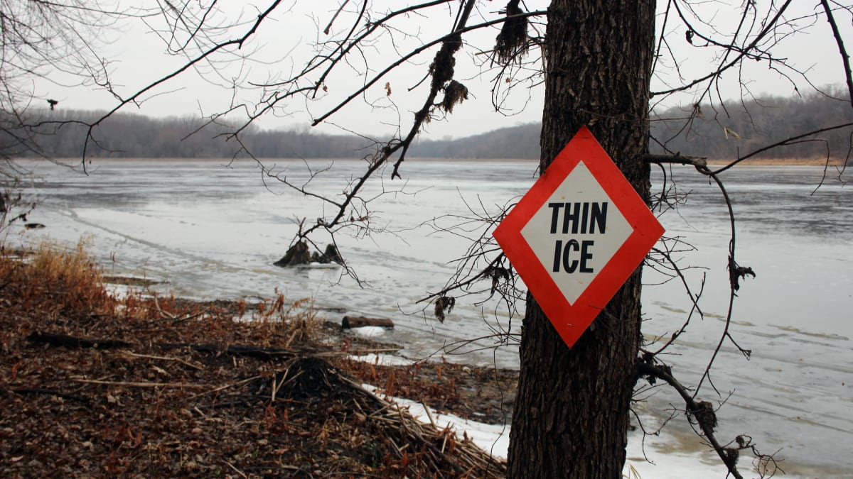 Fish house submerged in lake as thin ice conditions persist in Minnesota -  Bring Me The News