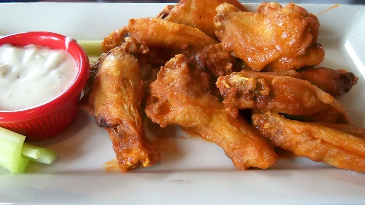 Buffalo Wild Wings Giving Out Free Wings If Super Bowl Hits Overtime