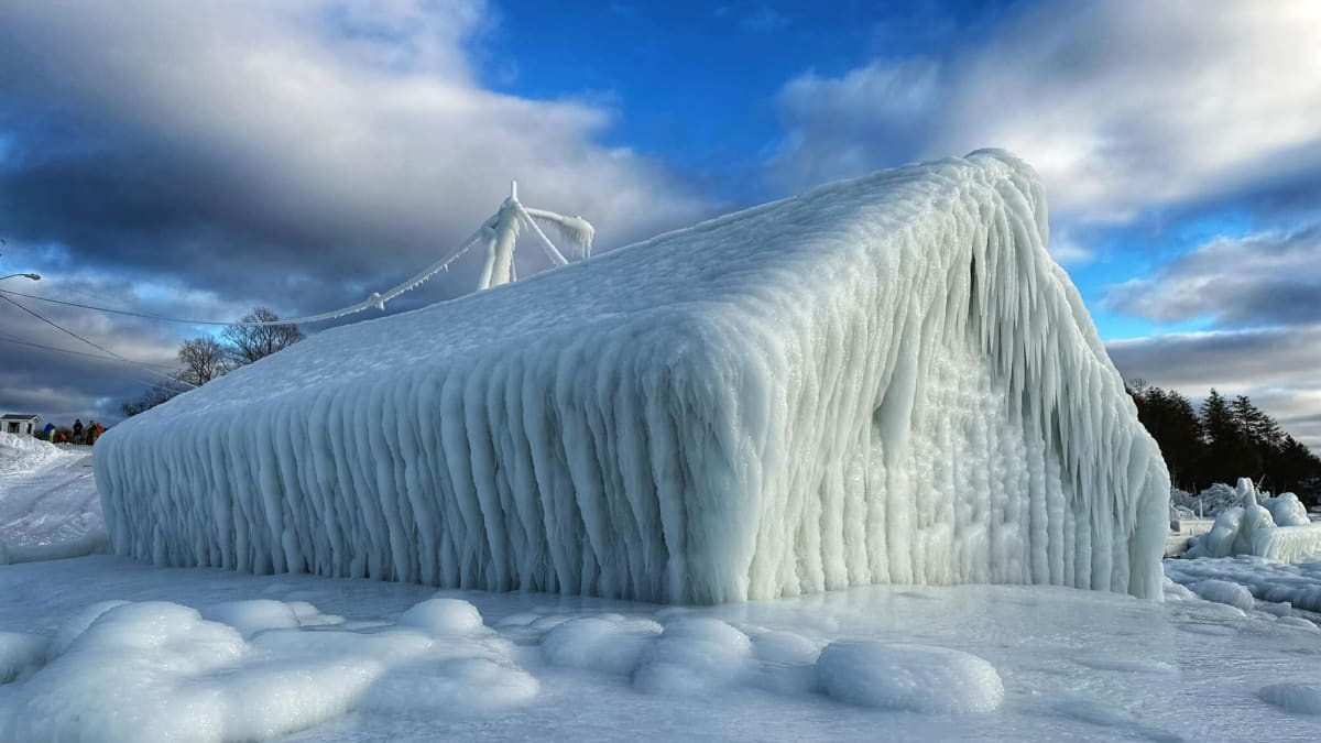 Wisconsin freezing fog makes icy wonderland