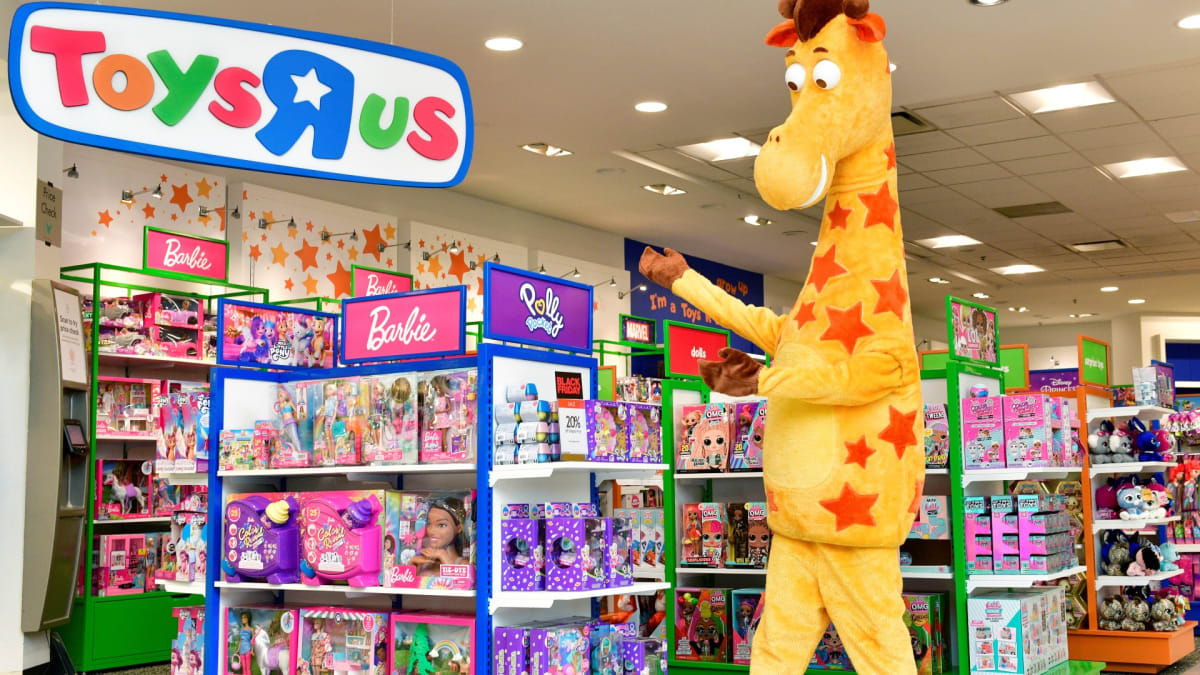 Toys 'R' Us closes last two US stores as comeback falters