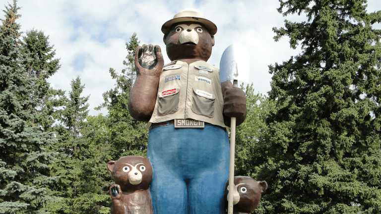 Smokey the Bear statue to remain shirtless in International Falls