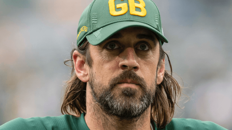 Cris Collinsworth praises Aaron Rodgers, who lied about being vaccinated, for his honesty