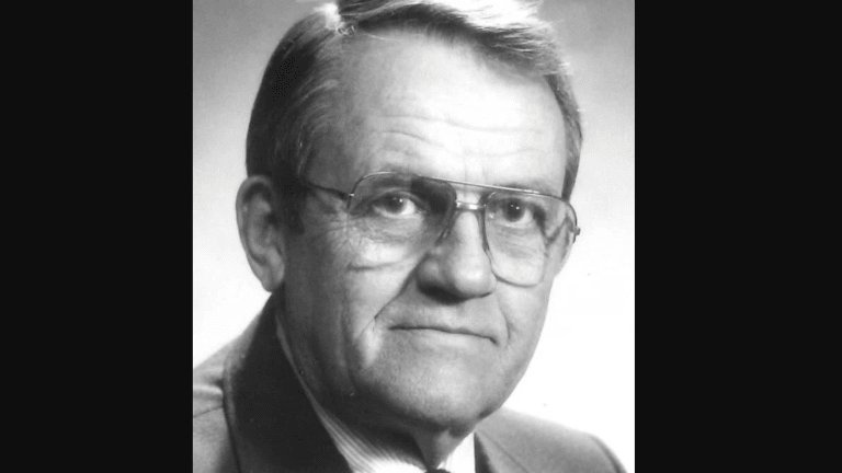 Minnesota football coaching legend George Larson dies
