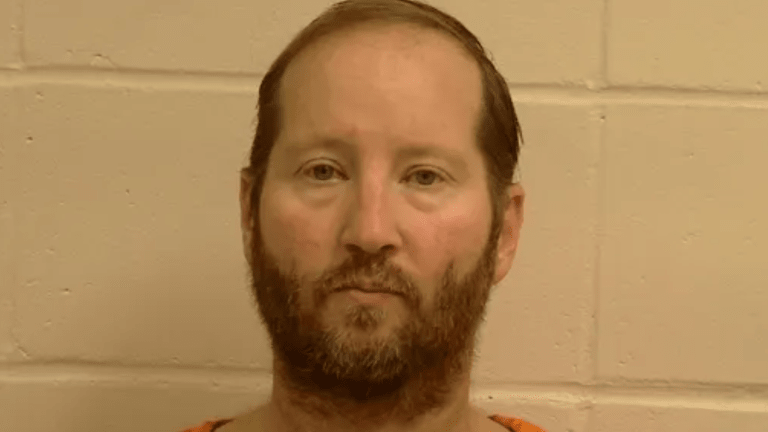 Minnesota man charged with wife's murder assaults officers in attempted jail escape