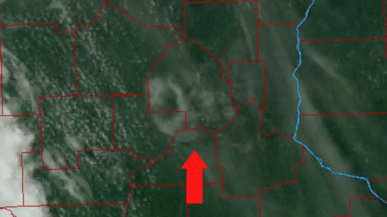 Rare cloud with hole appears over Minnesota
