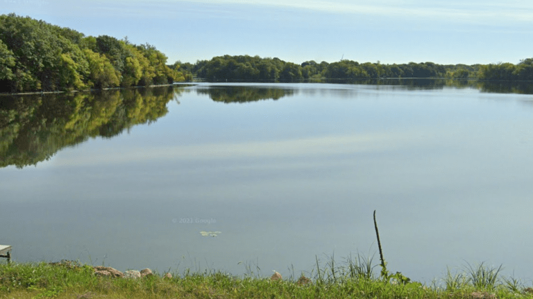 Fisherman finds body floating in Shakopee lake
