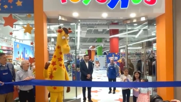 Toys R Us officially opens at Mall of America Bring Me The News