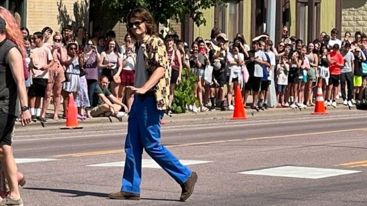 Stranger Things star draws hundreds to Jordan Minnesota Bring Me The News