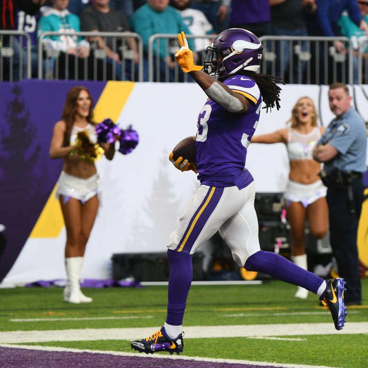 Vikings win snoozer over Washington to improve to 6-2 - Bring Me The News