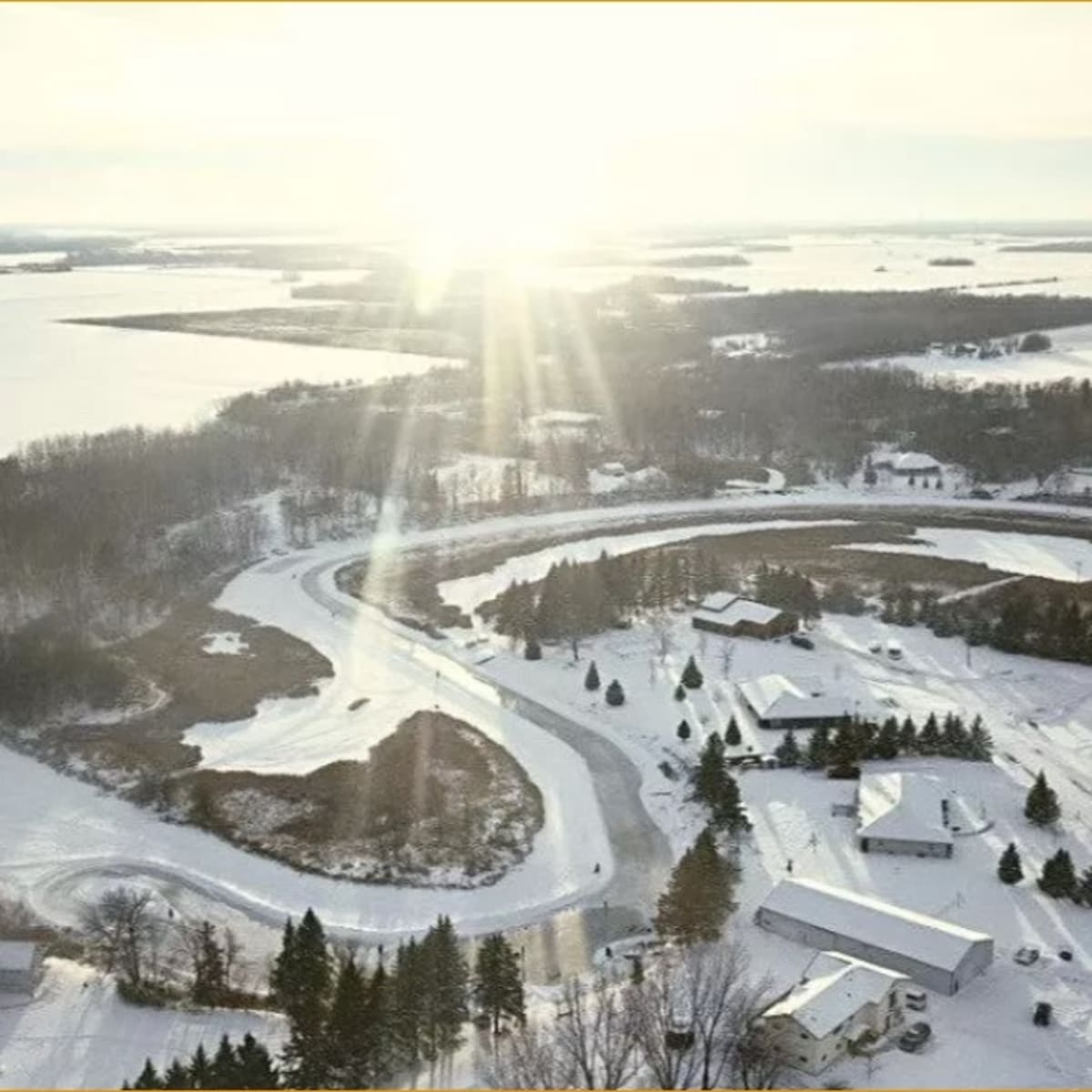 <strong> Warroad en Minnesota cuenta con una población de menos de 3 mil personas. Foto: Bring Me The News</strong>   