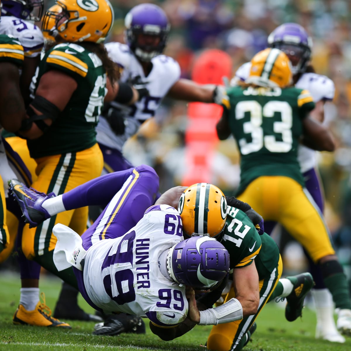 Packers face division foe Vikings on the road