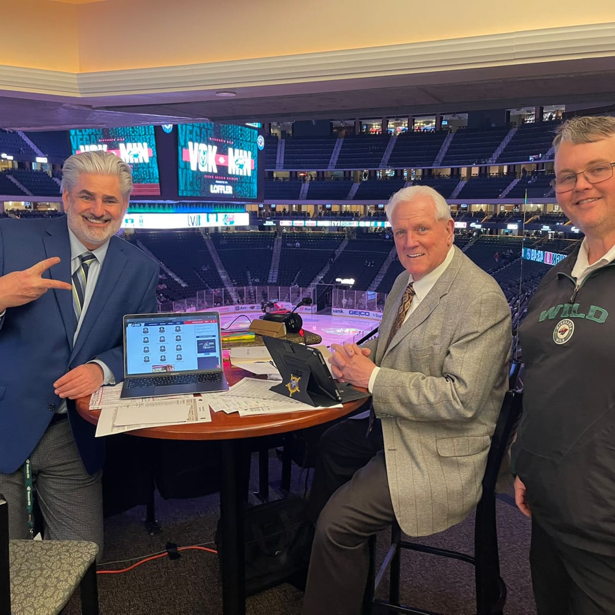 How did Paul Allen's first time doing hockey play-by-play go? - Bring Me  The News