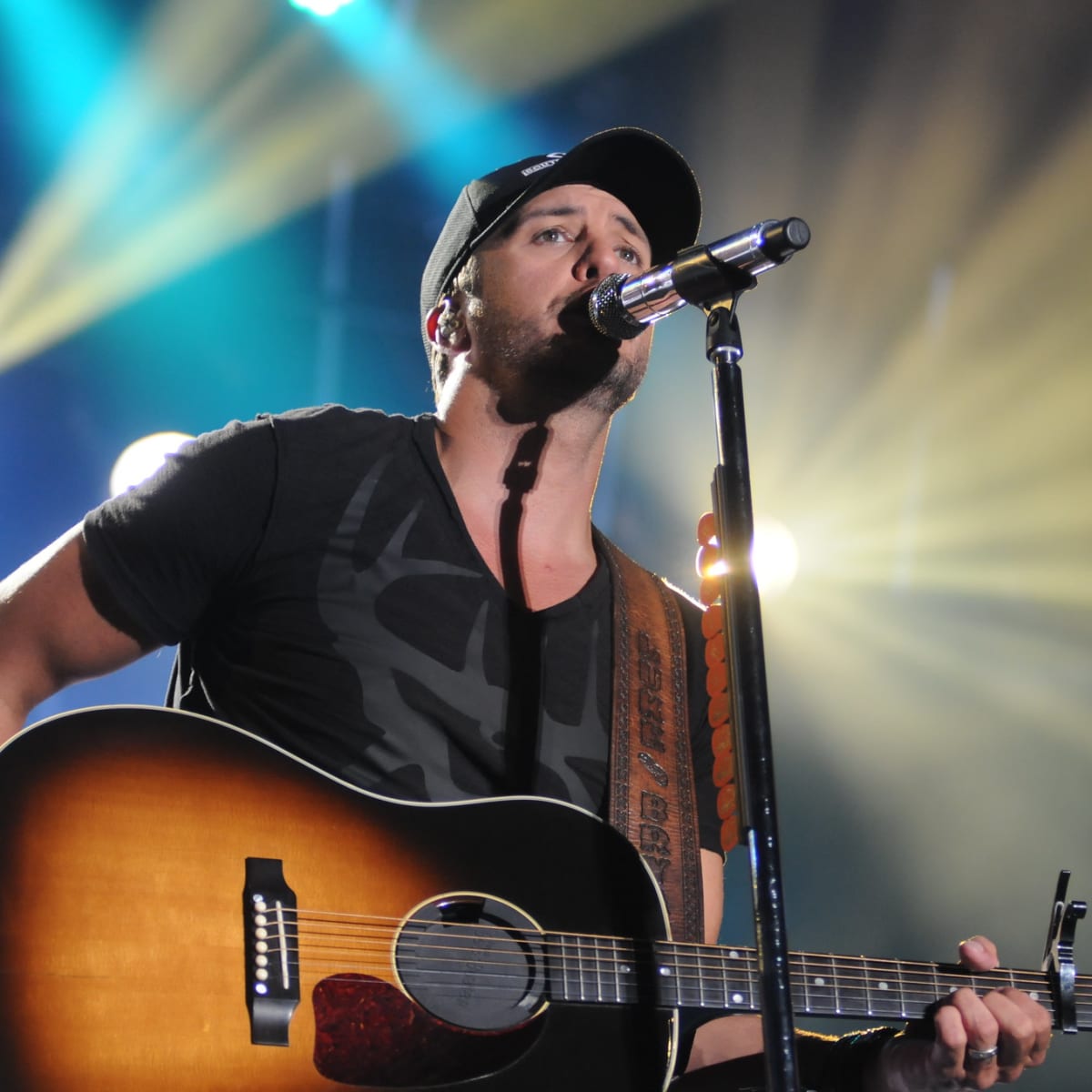 Concert Review: Luke Bryan Rocks U.S. Bank Stadium