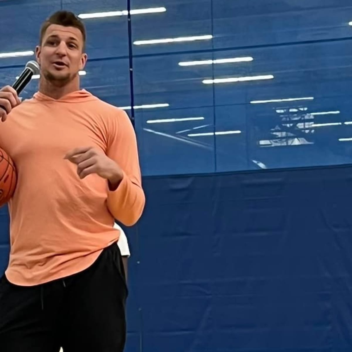 NFL star Rob Gronkowski pays visit to Lockport High School student, Local  News