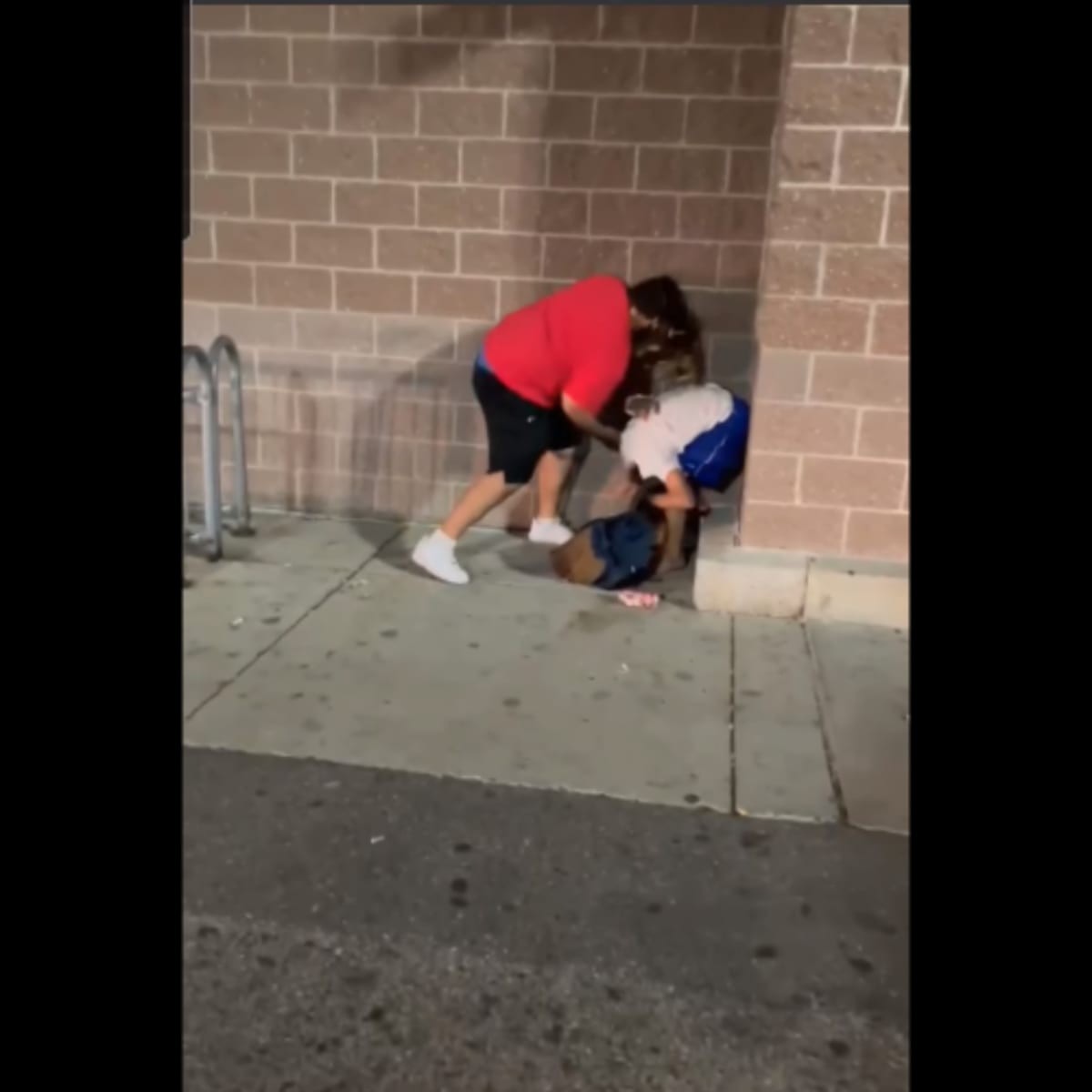 St. Paul students and police donate a ton of food, literally - CBS Minnesota