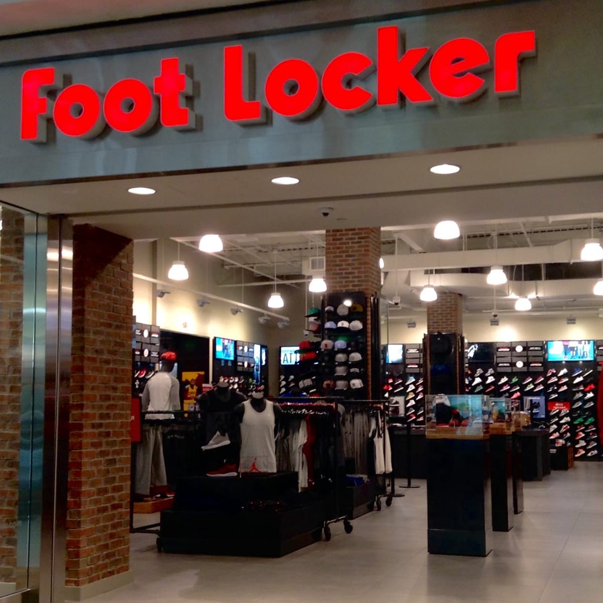 Fargo's Foot Locker is tying up loose ends and closing Wednesday - InForum