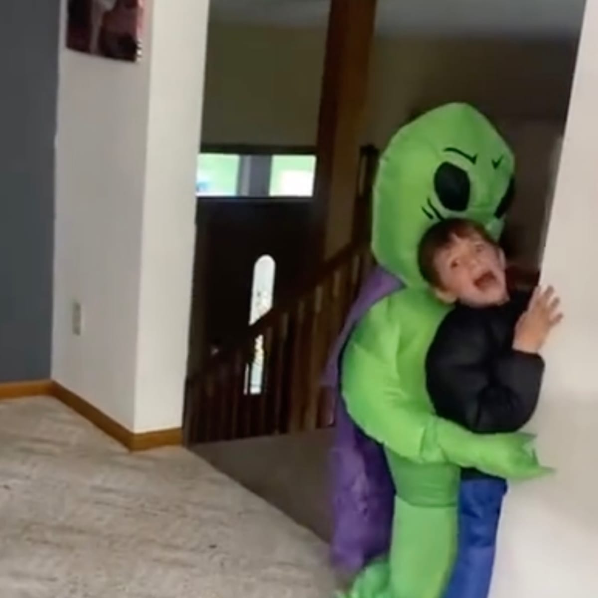Minnesota boy's Halloween alien abduction costume goes viral - Bring Me The  News