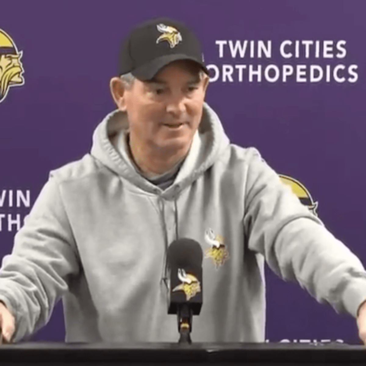 Mike Zimmer snaps back at reporter question about job status - On3