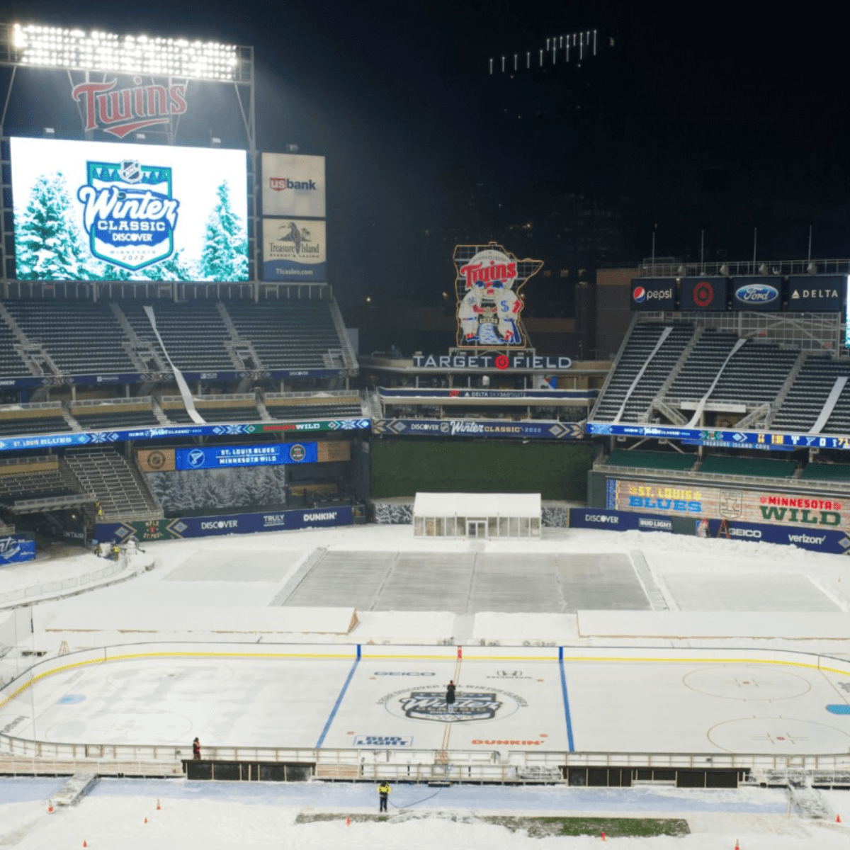 In Winter Classic, Rangers Nip Flyers, Al Fresco : NPR