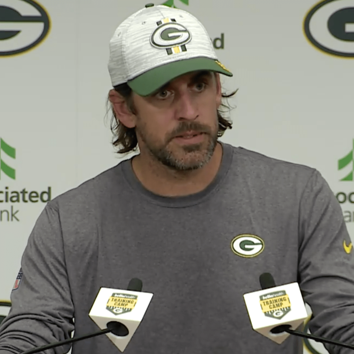 Twitter reacts to Aaron Rodgers' return to Green Bay, 'Office' shirt