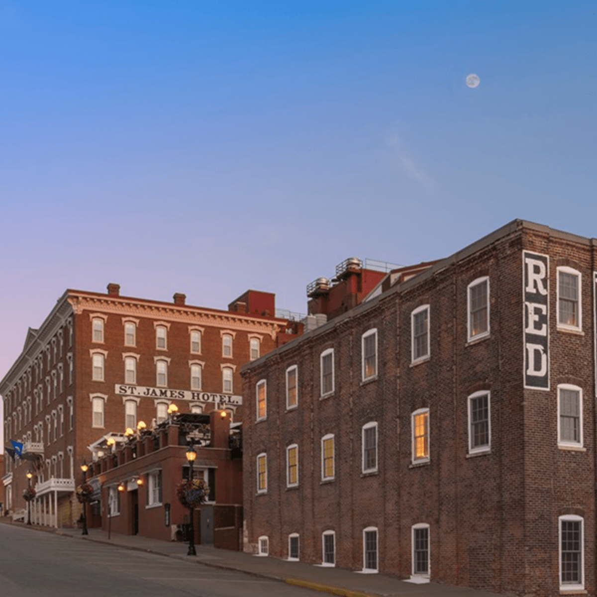 The Most Festive Hotel In Minnesota Is In Downtown St. Paul