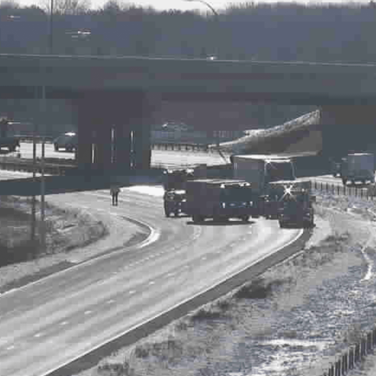 Fatal multi-vehicle crash closes westbound I-694 in Arden Hills 