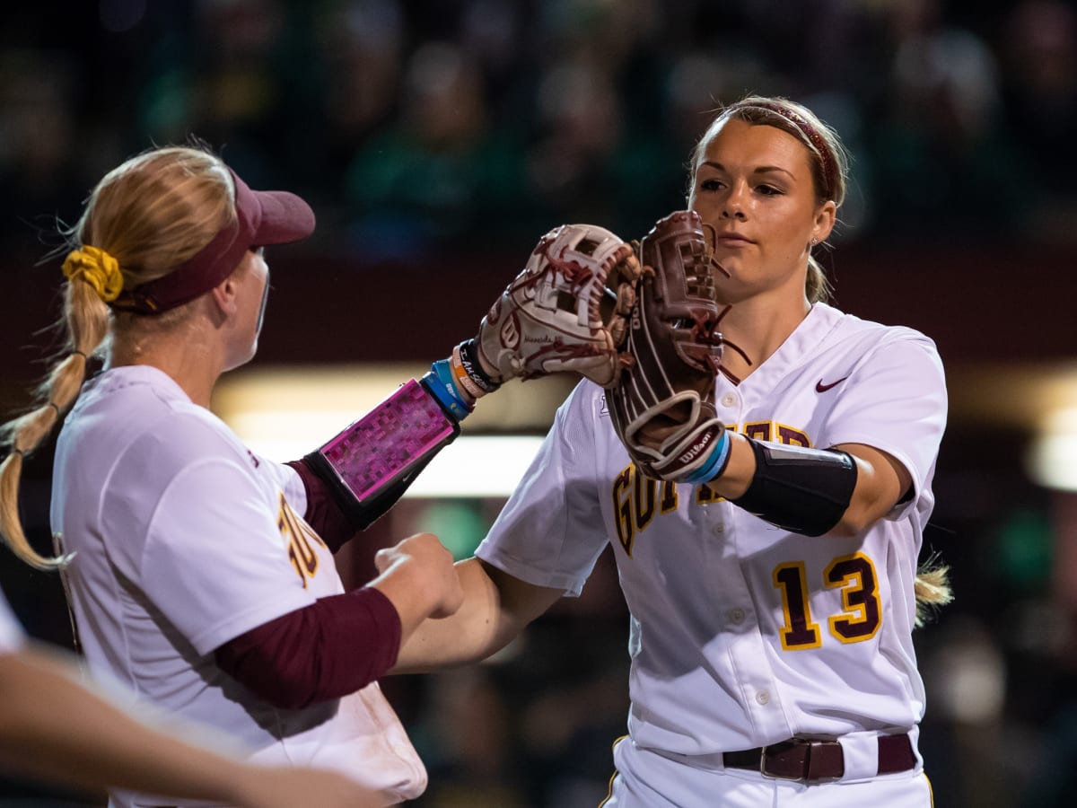 Oregon thrashes Gophers in NCAA softball