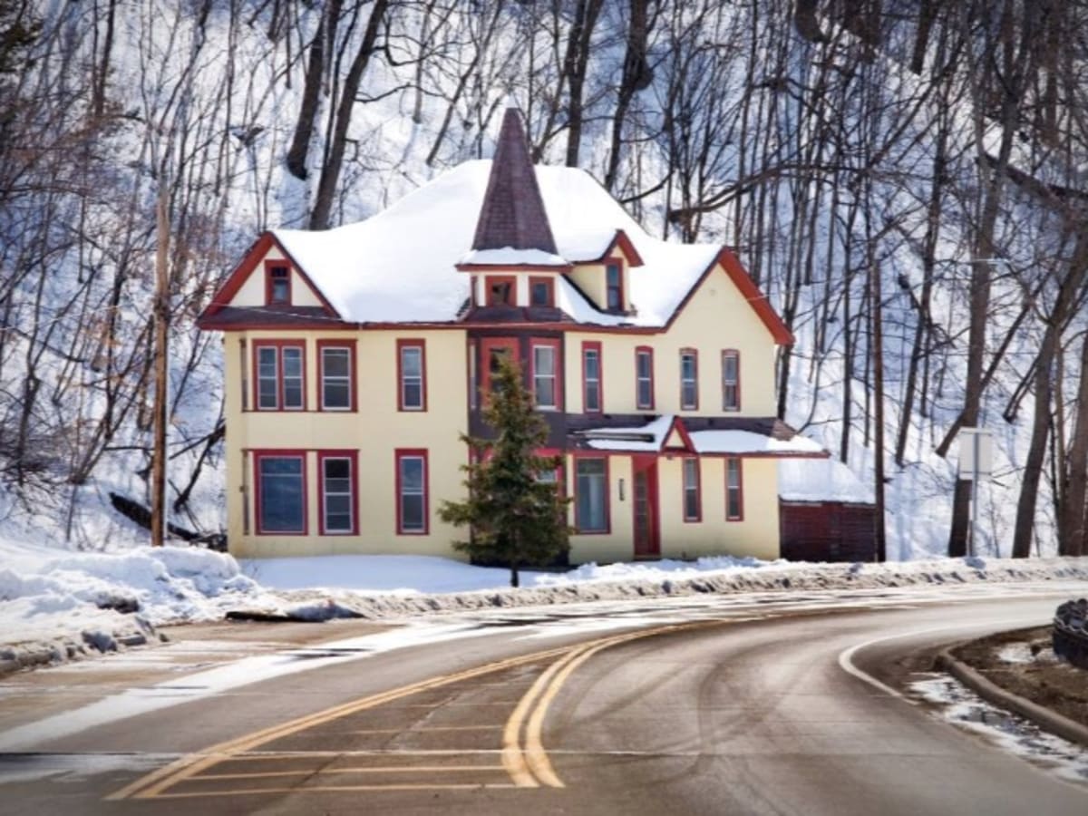 This Victorian home could be yours for free – provided you can move it -  Bring Me The News